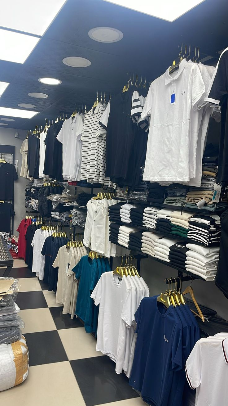 Koleksi polo shirt Ruang Rapi